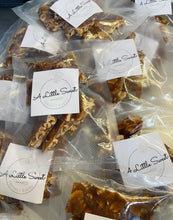 Load image into Gallery viewer, Homemade Peanut Brittle 自家製花生脆糖