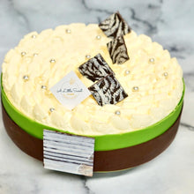 Load image into Gallery viewer, Monthong durian fresh cream cake 8”
