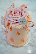 Load image into Gallery viewer, Handmade Rose Butterfly  Strawberry Fresh Cream Cake - Small 玫瑰花鮮忌廉蛋糕